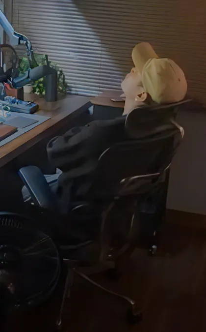 特徴②『自ら道を切り拓く力』のカルーセルスライド背景